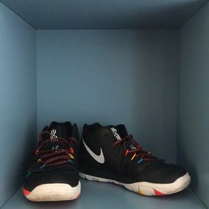 Kyrie Limited Edition Friends Sneakers